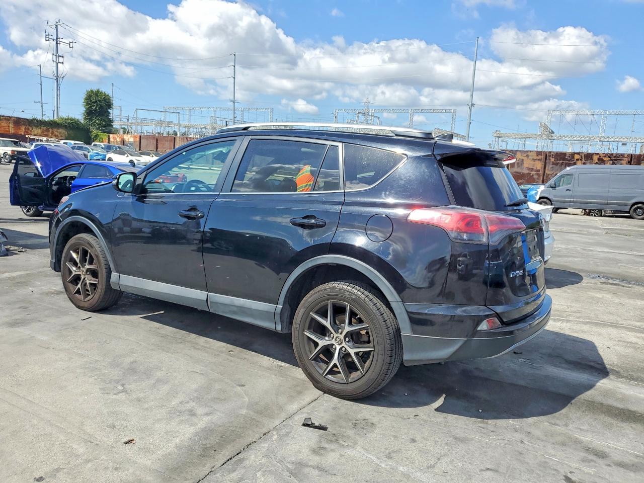 2017 Toyota Rav4 Se - zdjęcie 2