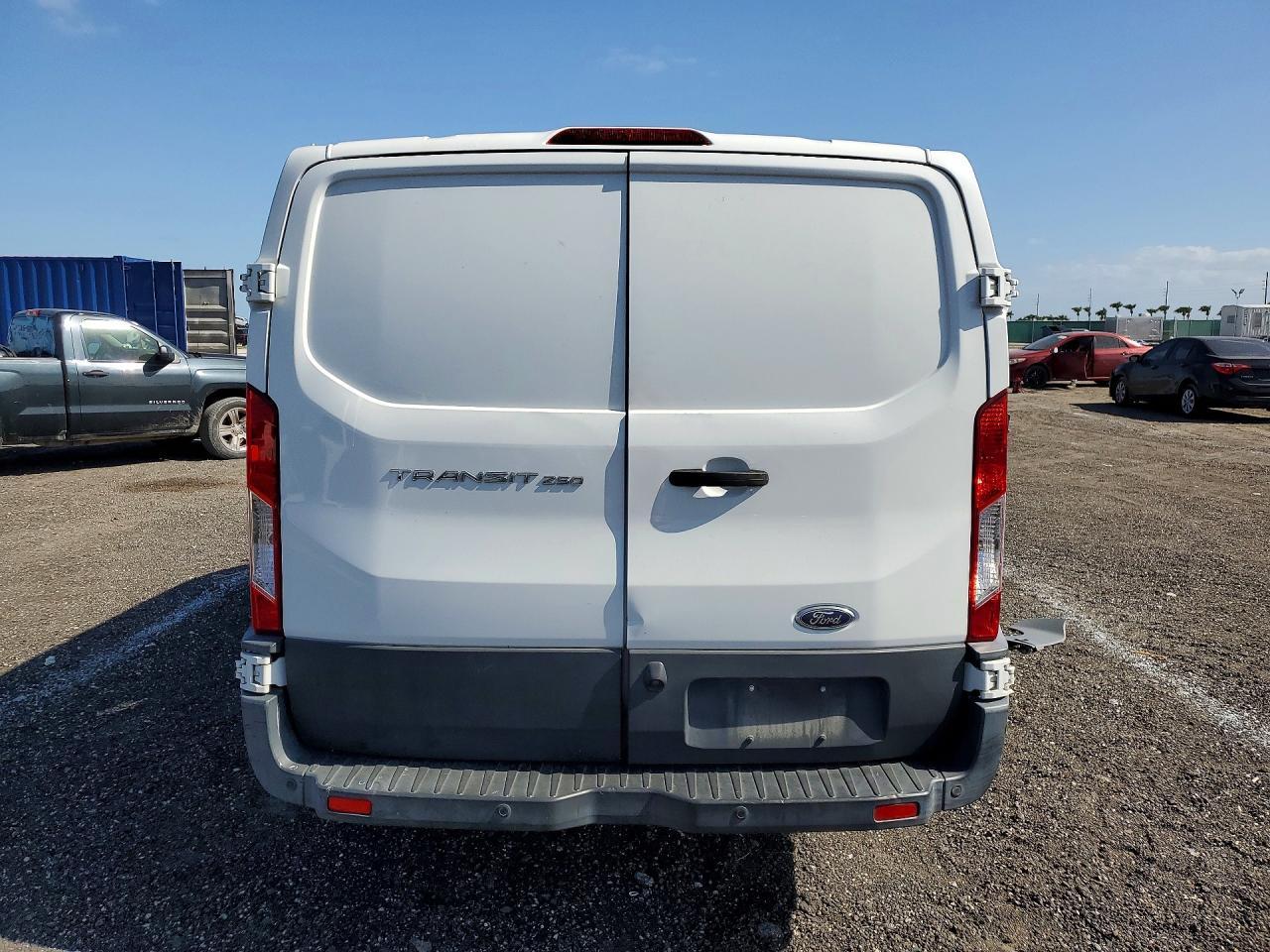 2015 Ford Transit T-250 - zdjęcie 6
