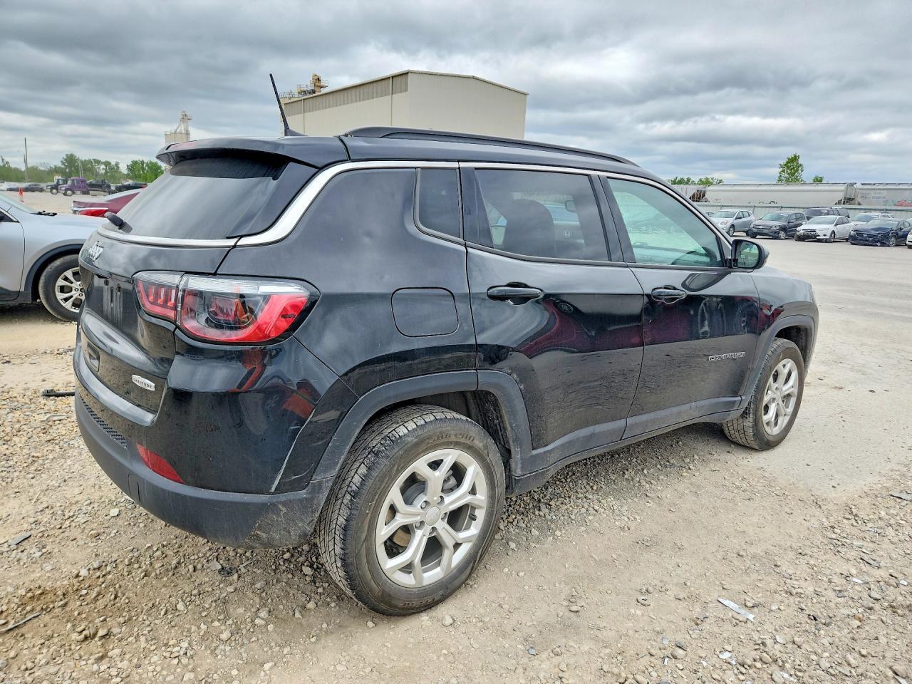 2024 Jeep Compass Latitude - zdjęcie 3
