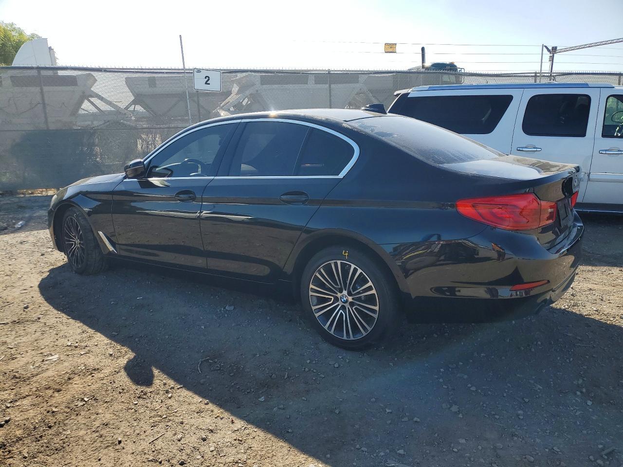 2020 BMW 530 I - zdjęcie 2