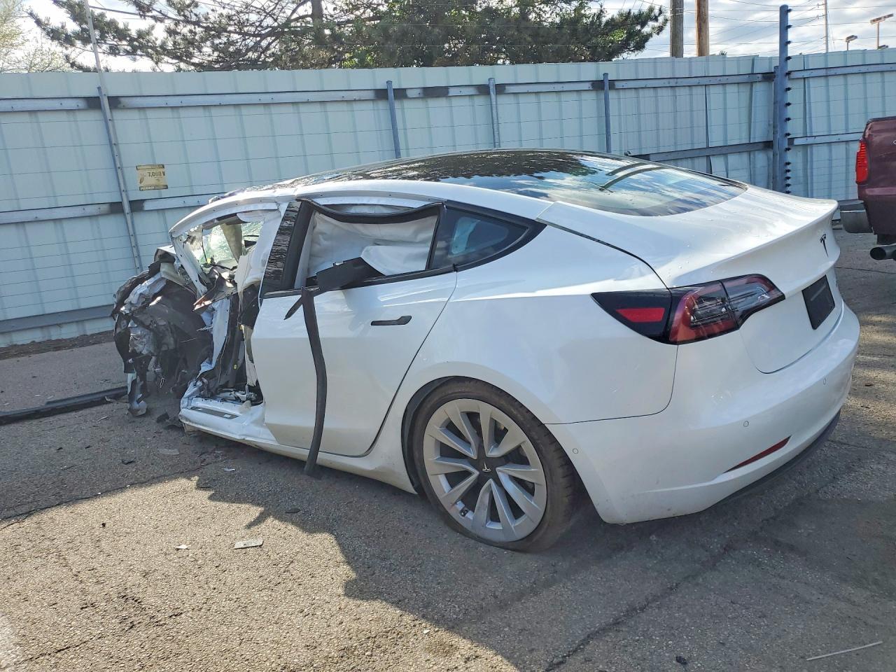 2021 Tesla Model 3 - zdjęcie 2
