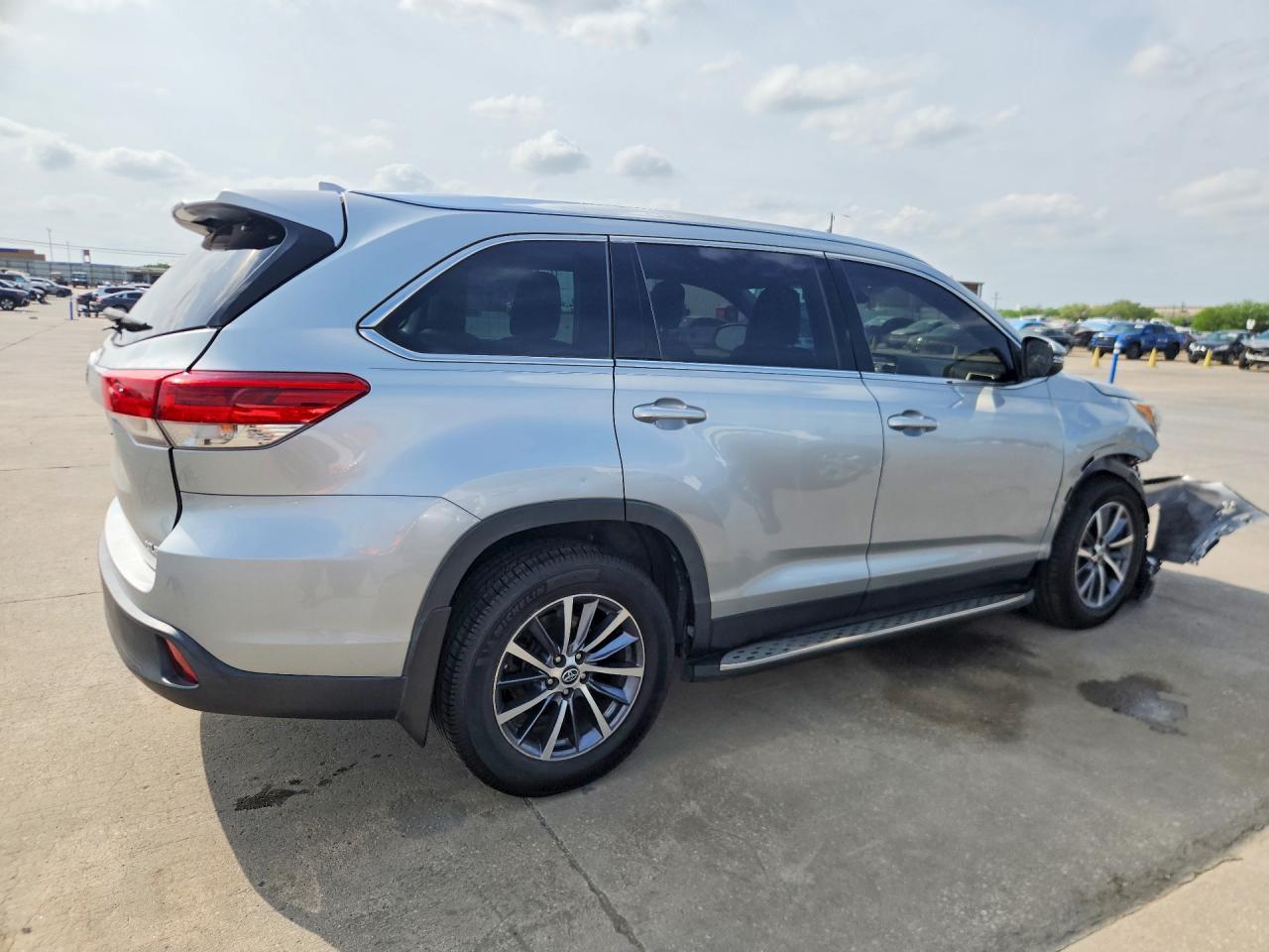 2019 Toyota Highlander Xle - zdjęcie 4