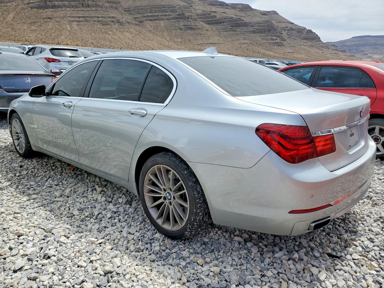 2015 BMW 750 Li - zdjęcie 2