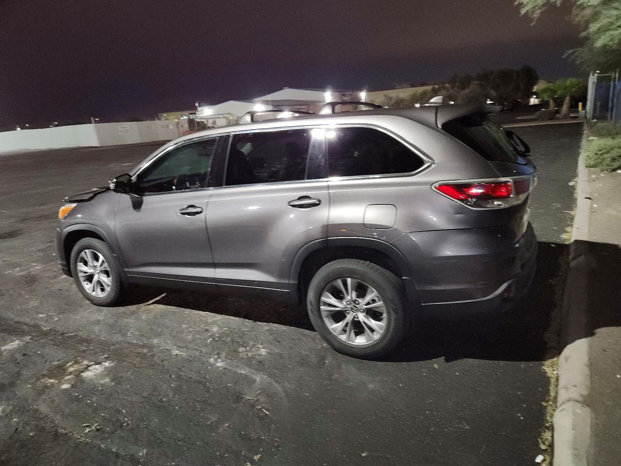 2016 Toyota Highlander Le Plus - zdjęcie 2