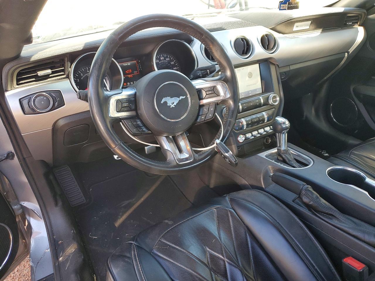 2022 Ford Mustang - zdjęcie 8