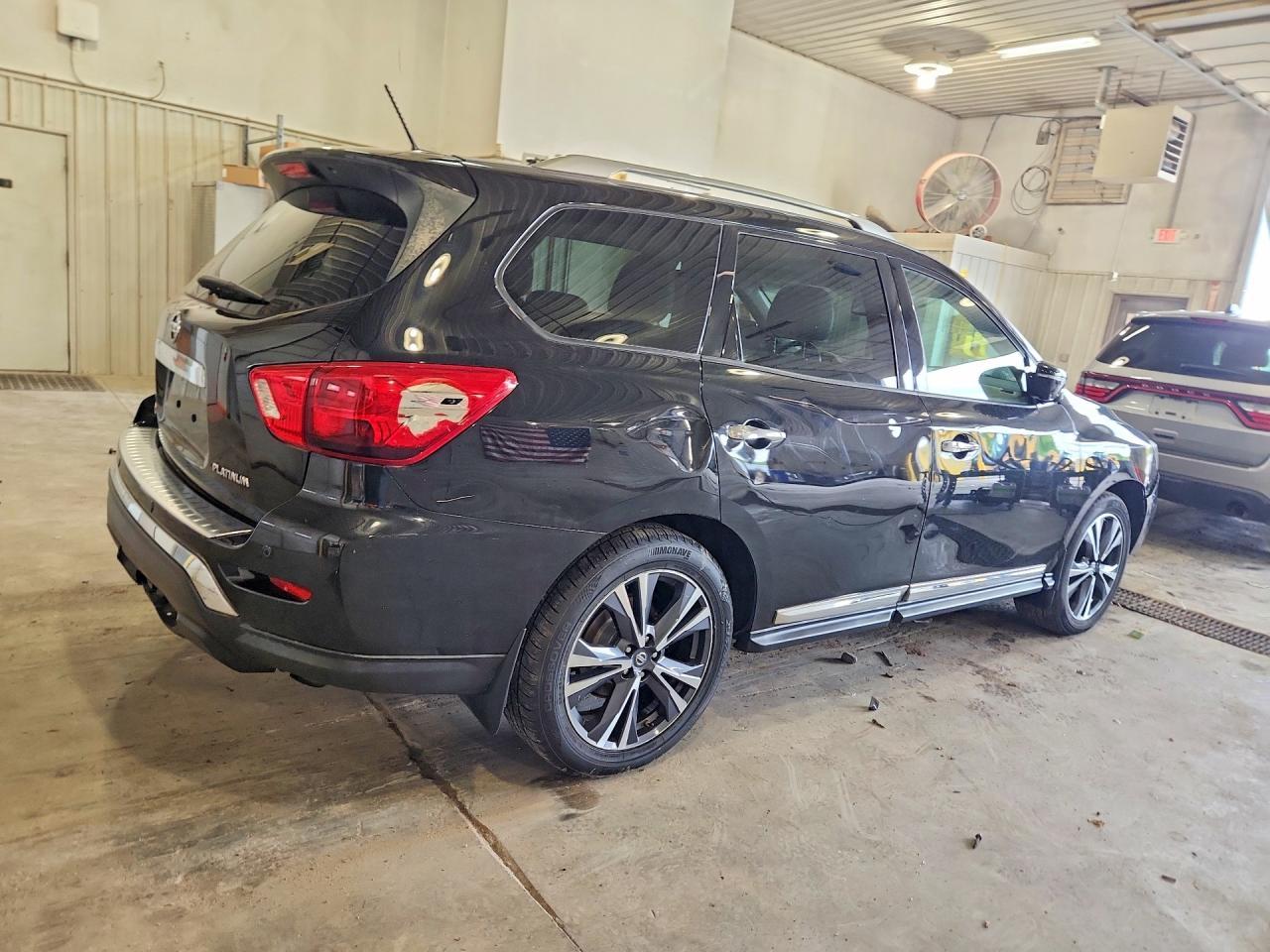 2017 Nissan Pathfinder Platinum - zdjęcie 3