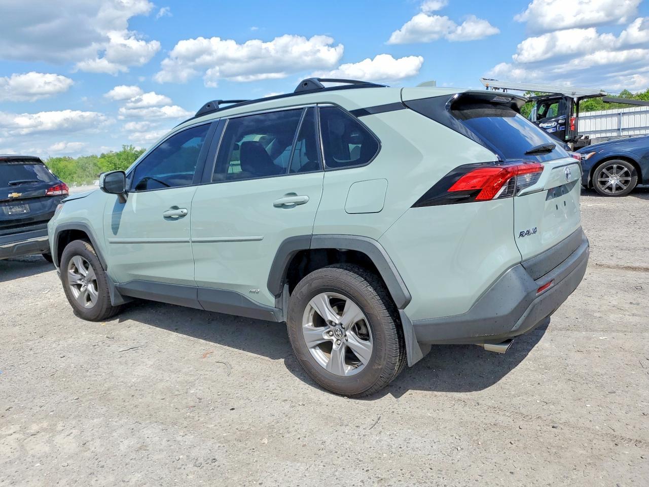 2022 Toyota Rav4 Xle - zdjęcie 2