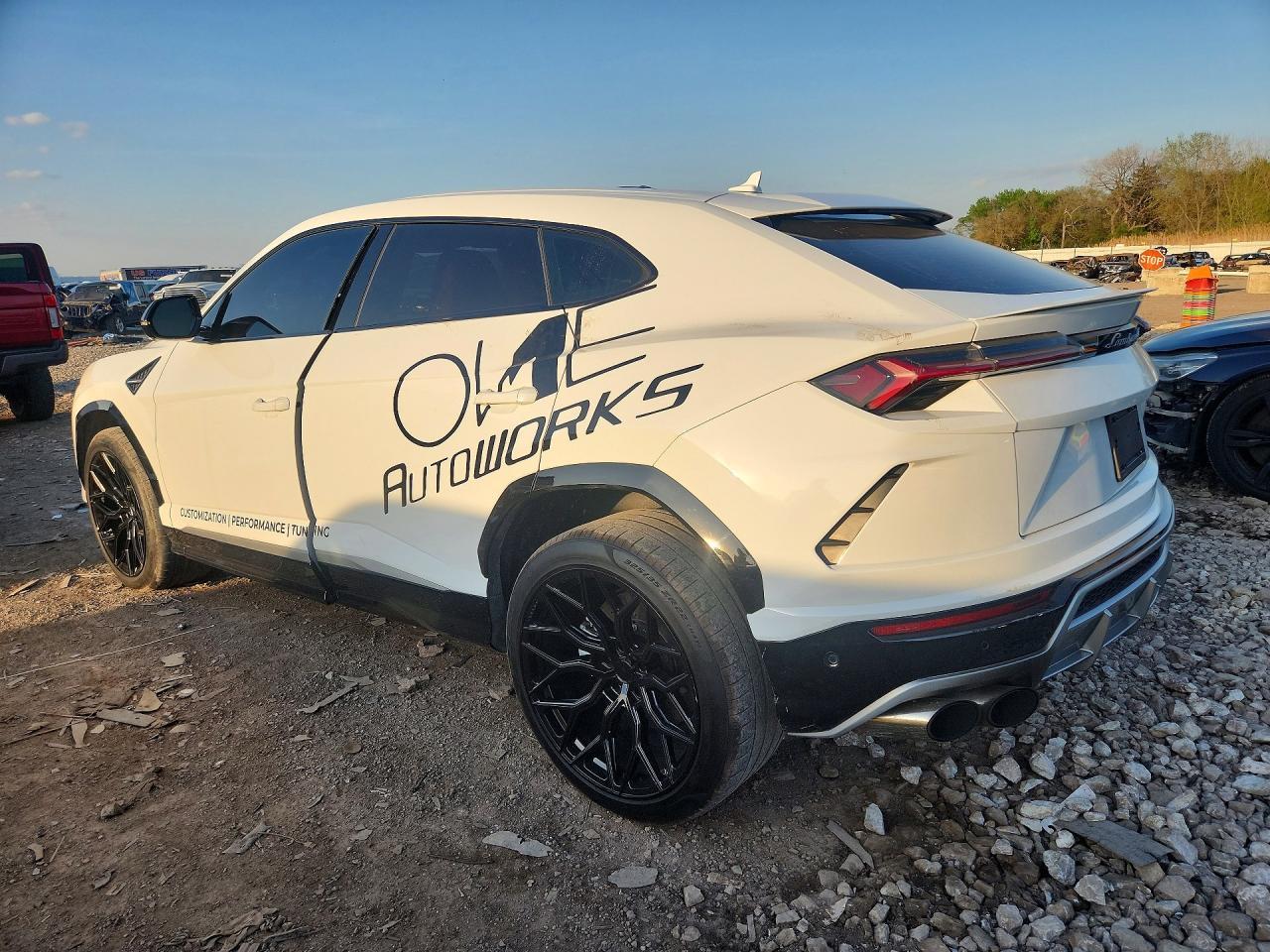 2019 Lamborghini Urus - zdjęcie 2