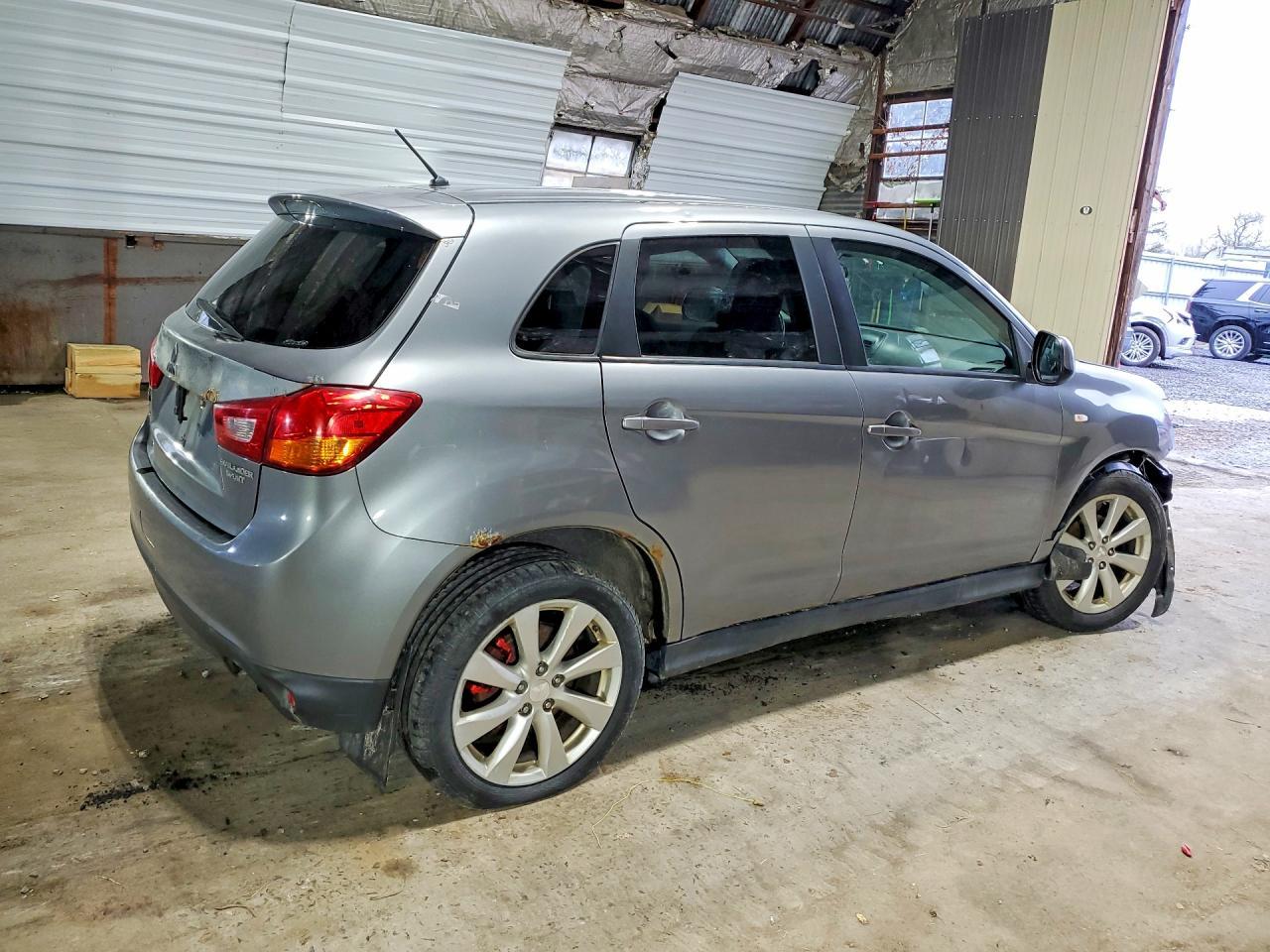 2013 Mitsubishi Outlander Sport Es - zdjęcie 3