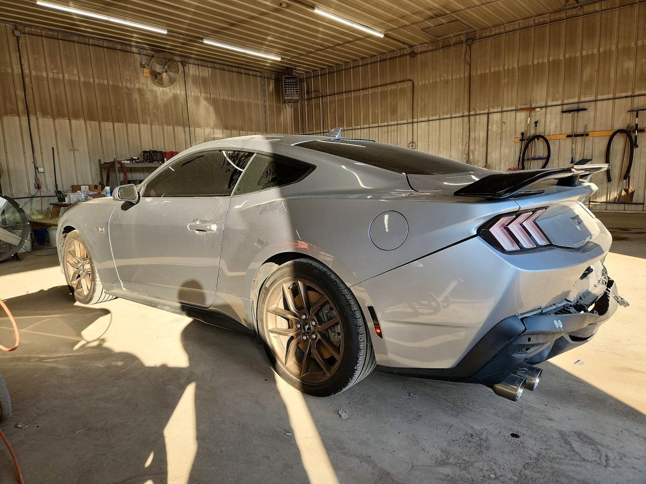2024 Ford Mustang Gt - zdjęcie 2