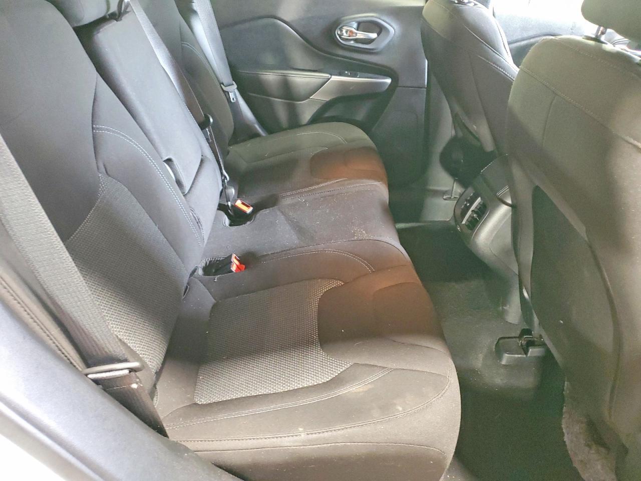 2021 Jeep Cherokee Latitude - zdjęcie 11