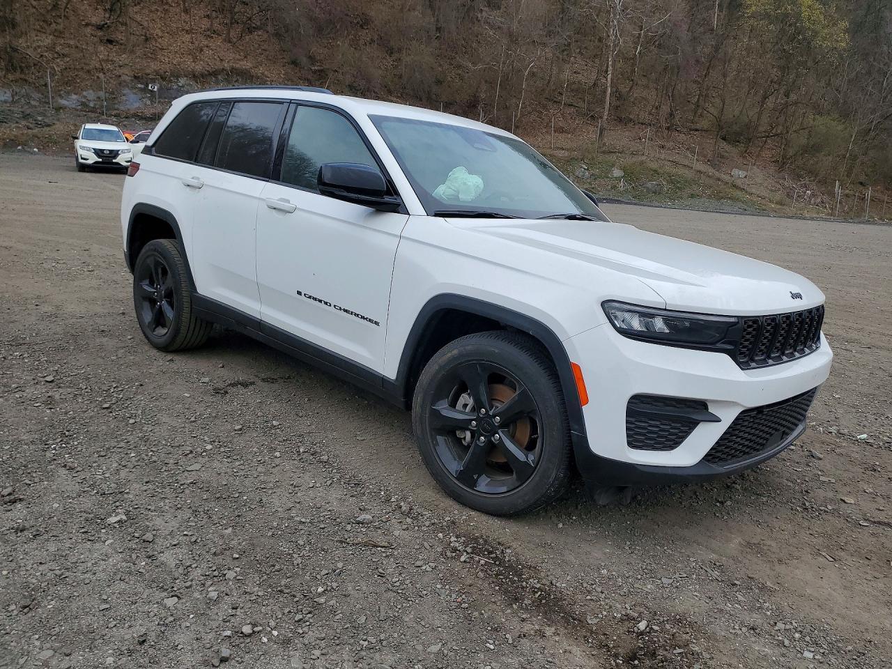 2025 Jeep Grand Cherokee Laredo - zdjęcie 4
