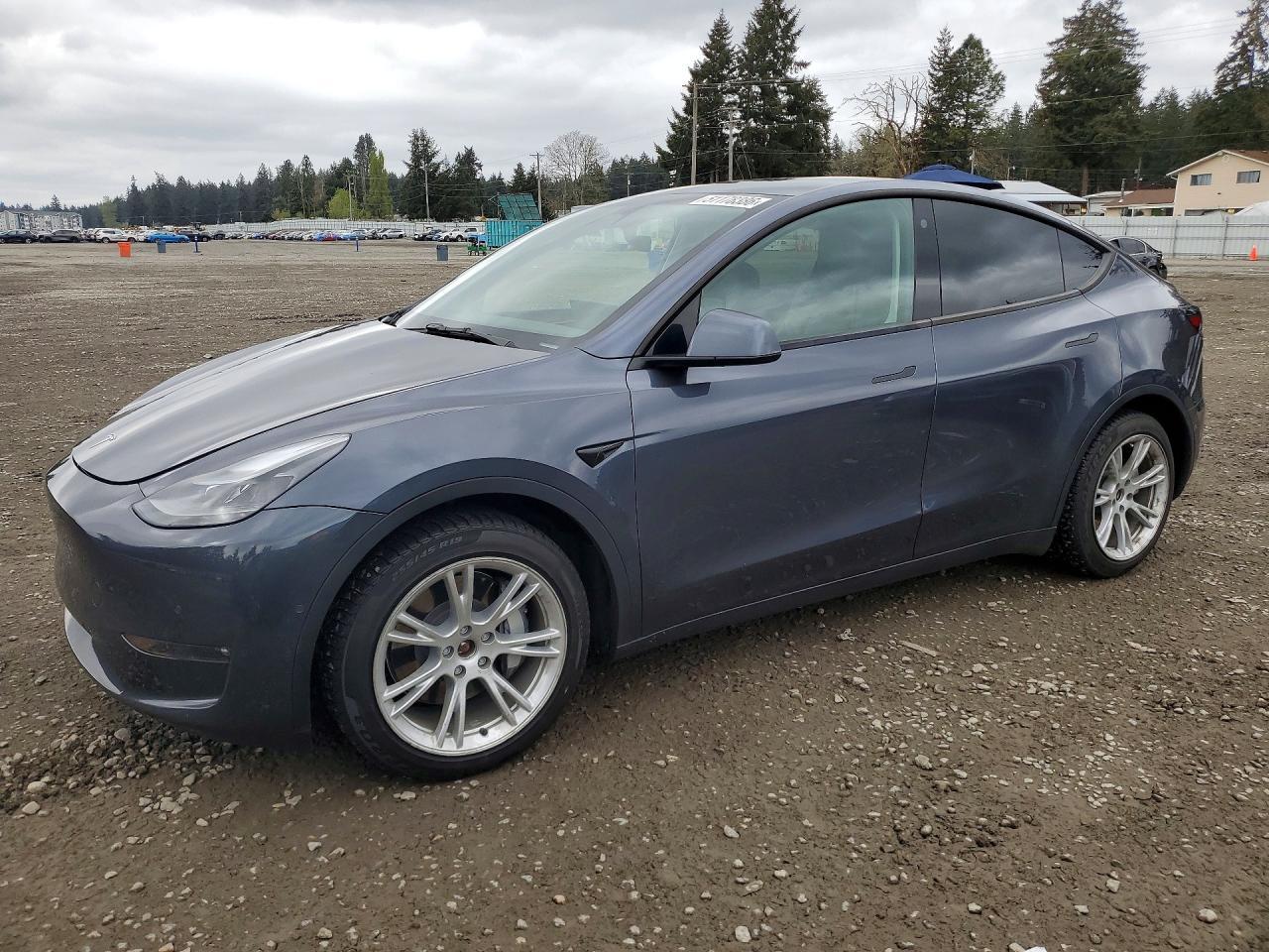 2022 Tesla Model Y - zdjęcie główne