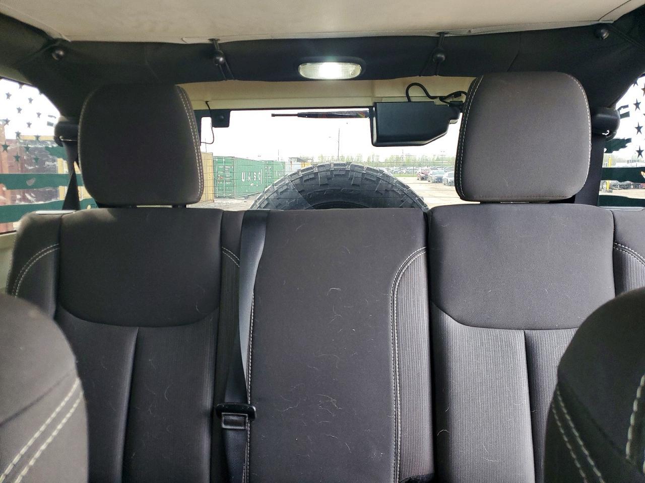 2014 Jeep Wrangler Unlimited Rubicon - zdjęcie 10