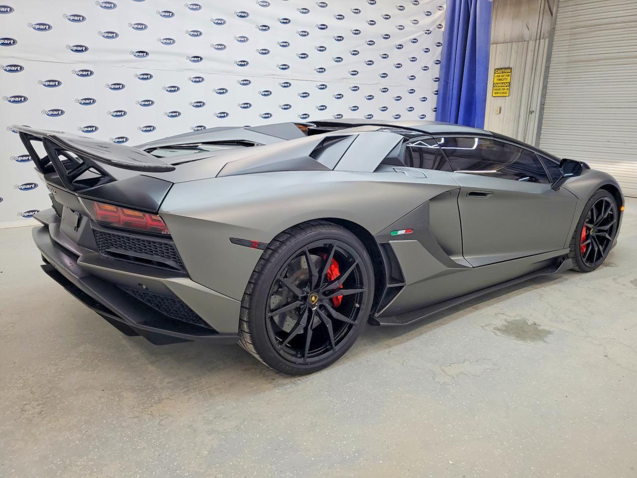 2019 Lamborghini Aventador S - zdjęcie 3