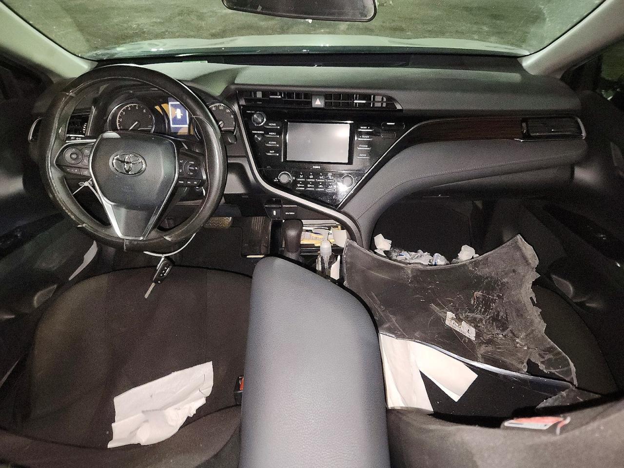 2020 Toyota Camry Le - zdjęcie 8