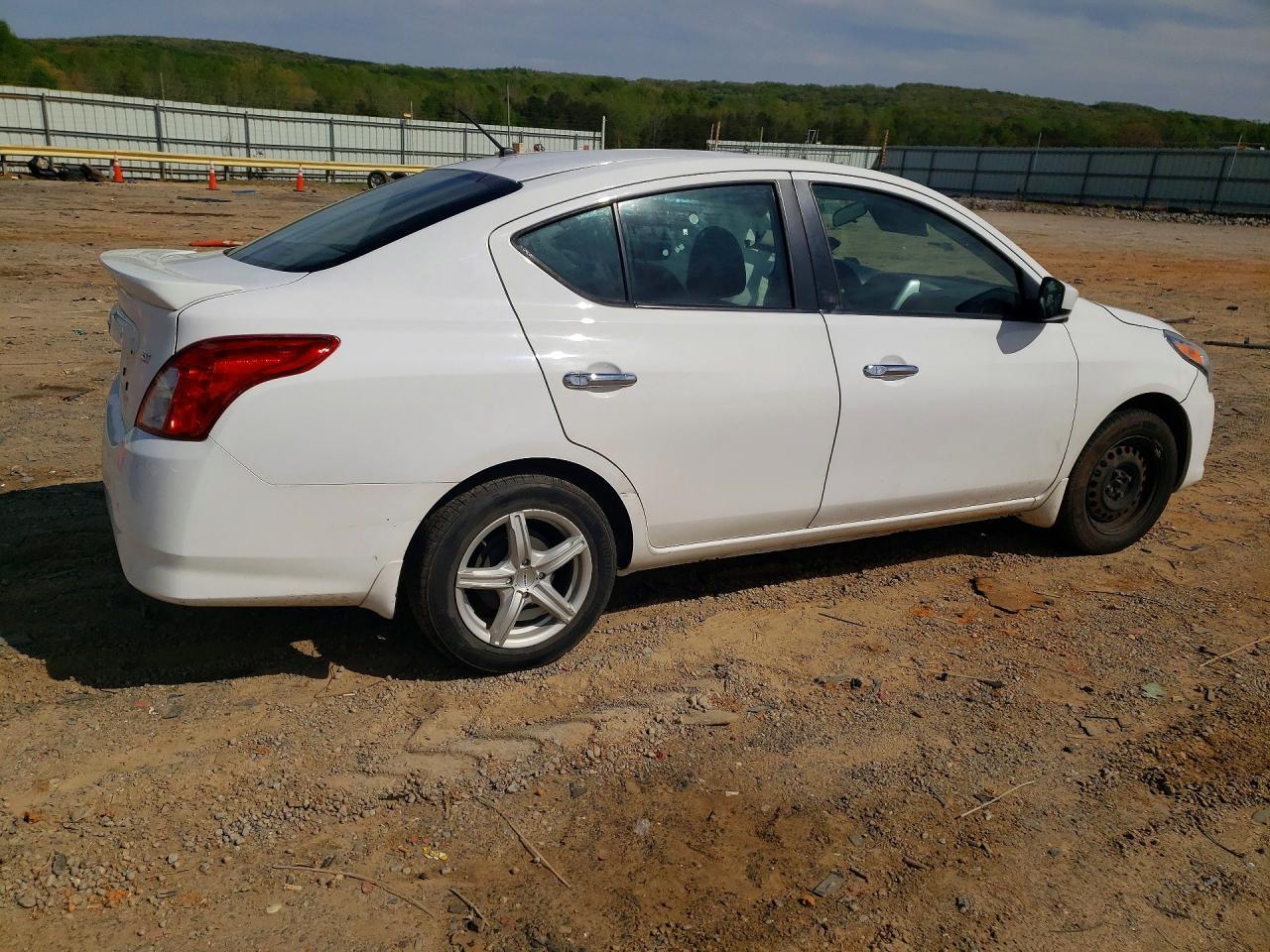 2018 Nissan Versa Sv - zdjęcie 3