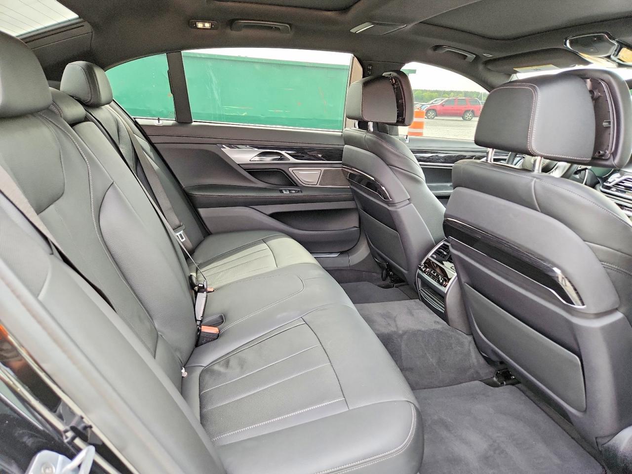 2019 BMW 740 I - zdjęcie 10