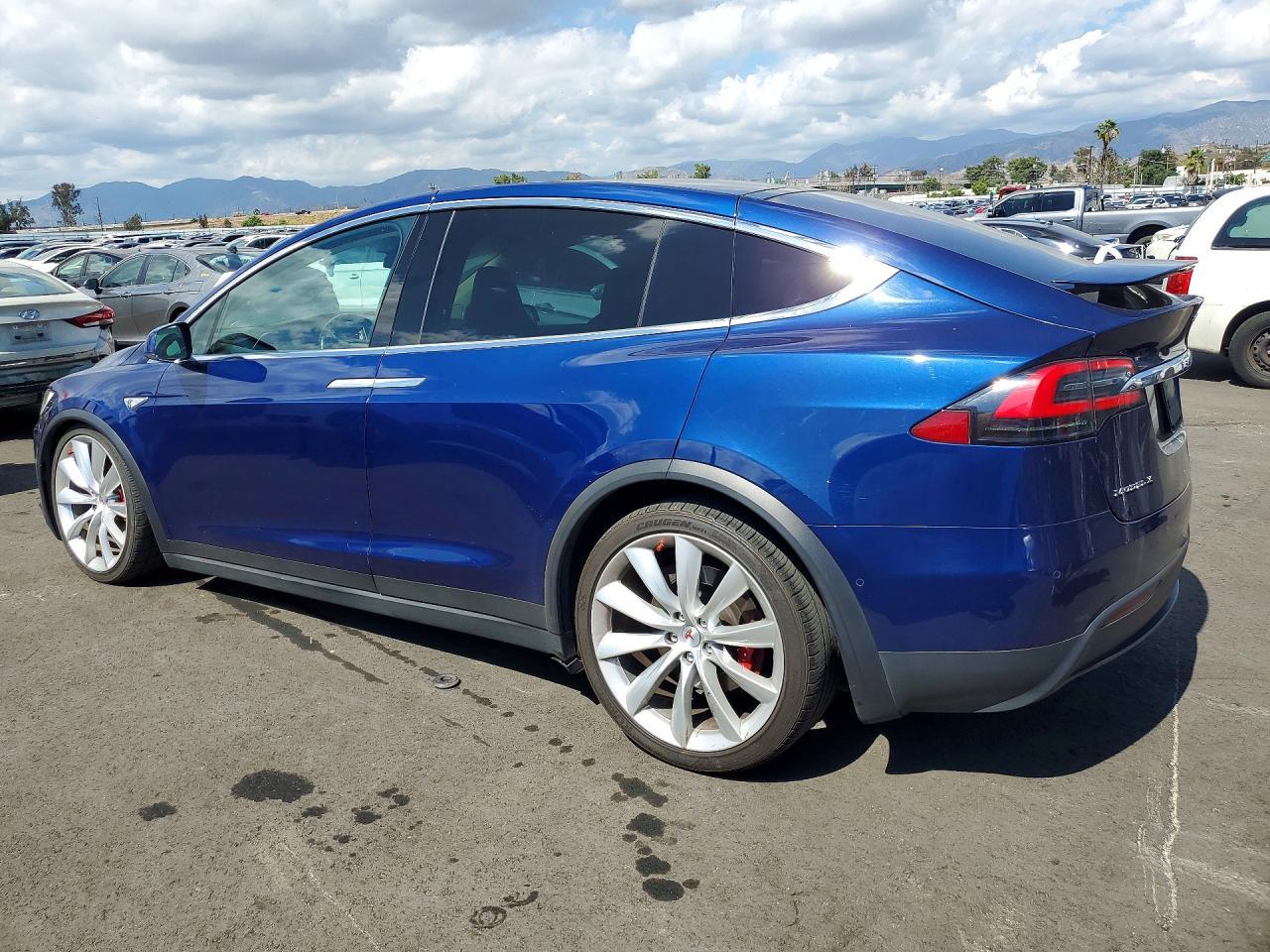 2016 Tesla Model X - zdjęcie 2