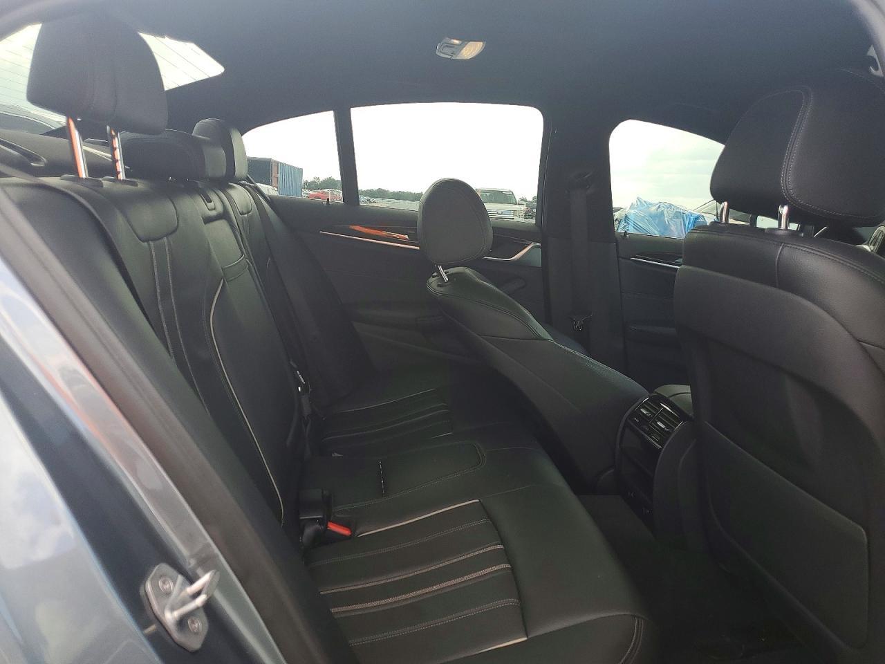 2018 BMW 530 Xi - zdjęcie 10