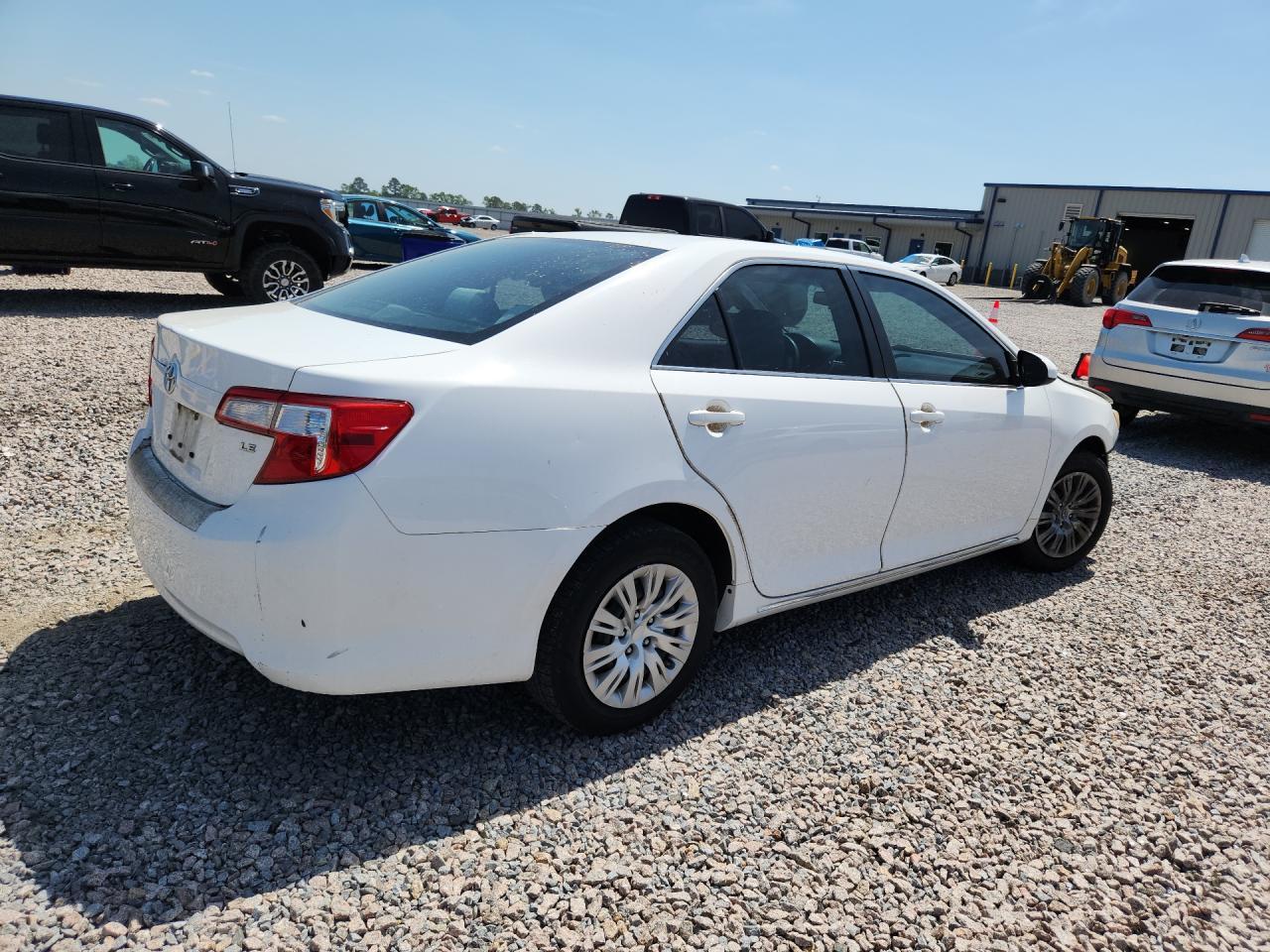 2014 Toyota Camry Le - zdjęcie 3