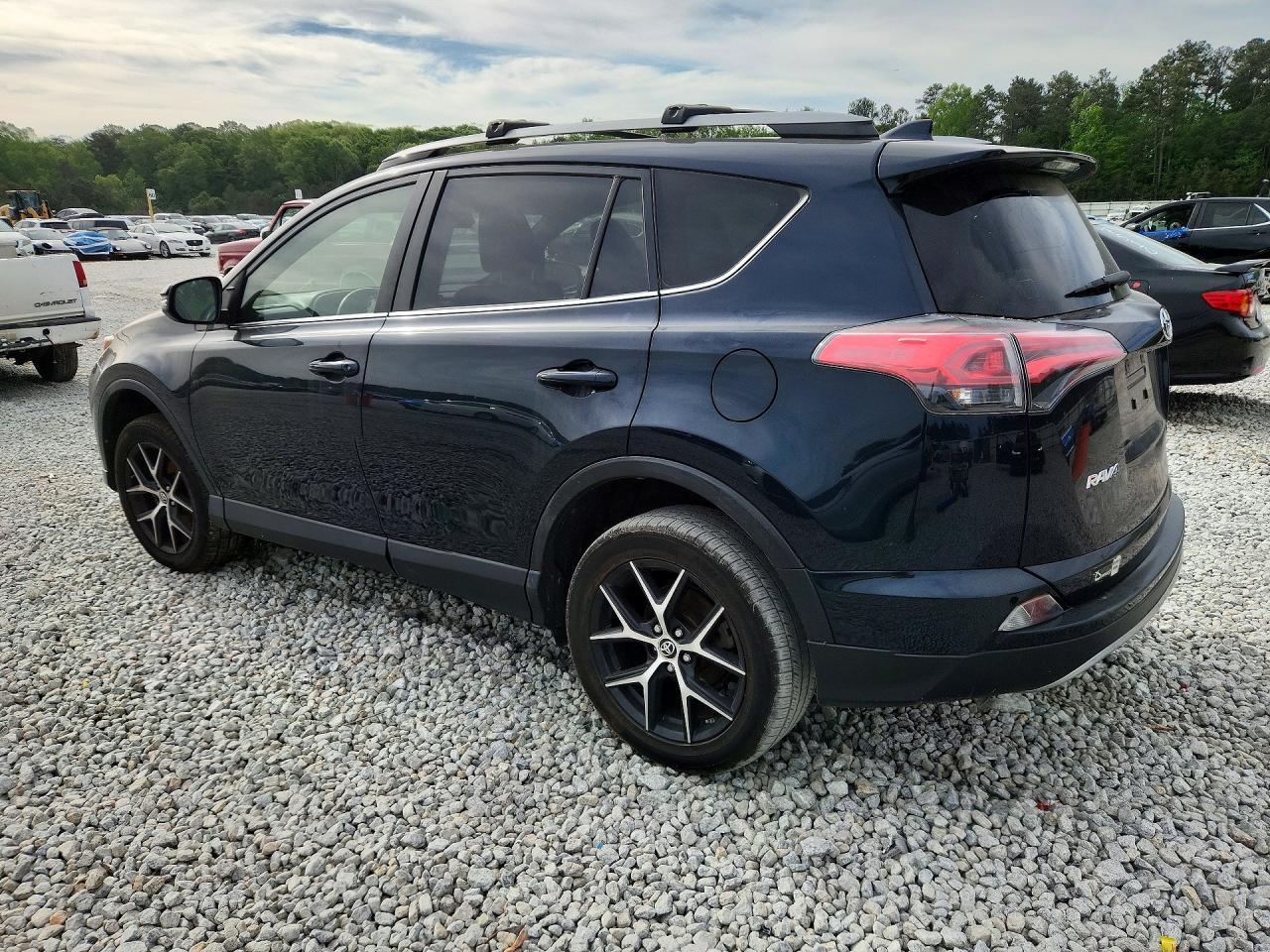 2017 Toyota Rav4 Se - zdjęcie 2