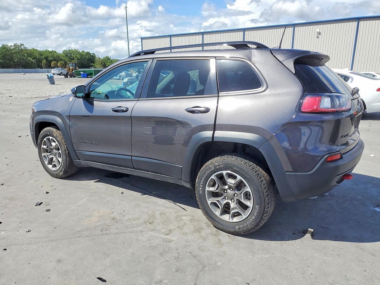 2022 Jeep Cherokee Trailhawk - zdjęcie 2