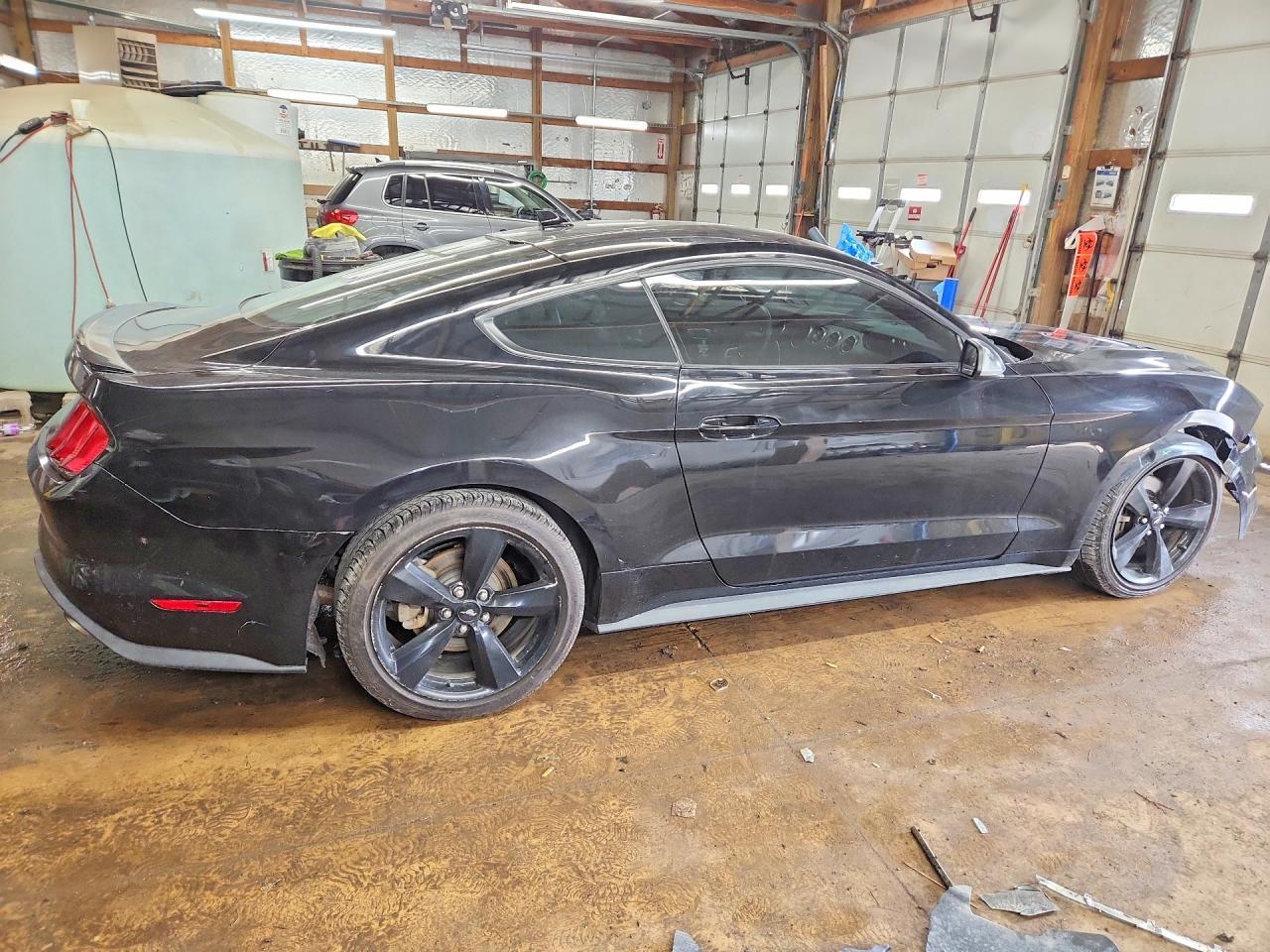 2021 Ford Mustang - zdjęcie 3