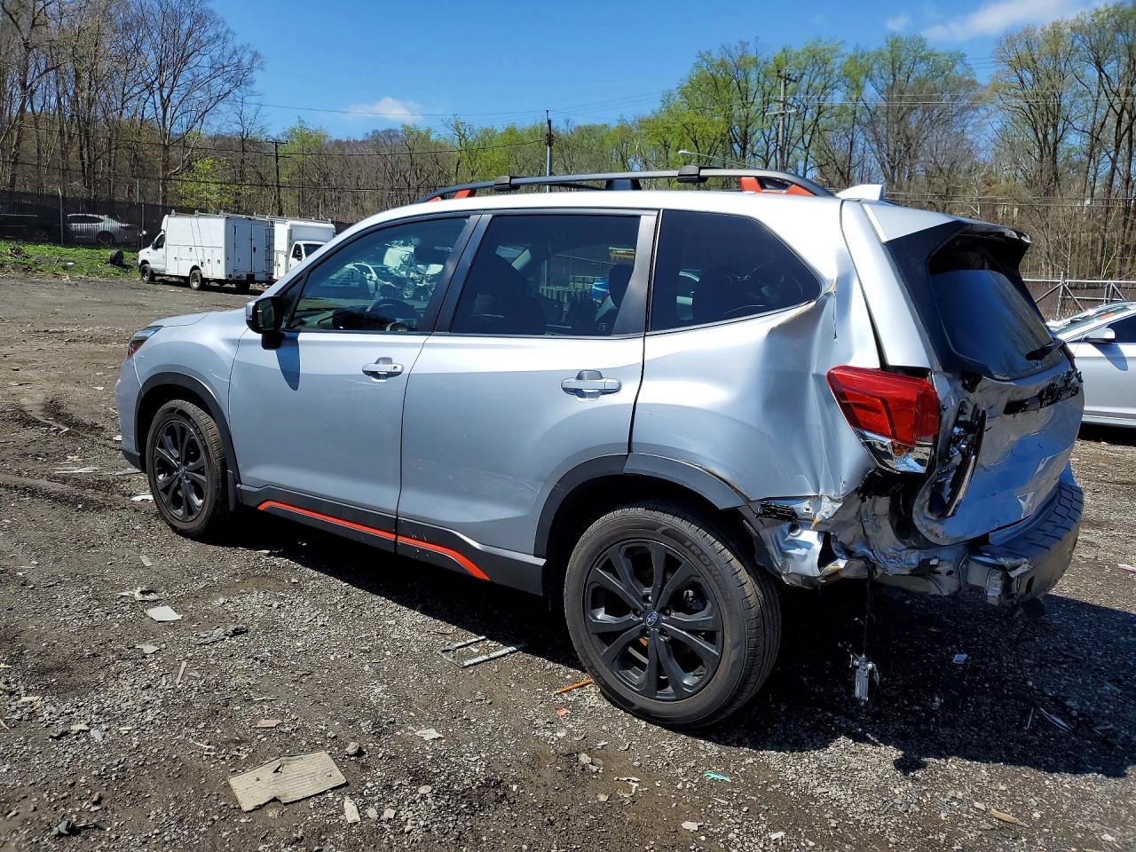 2021 Subaru Forester Sport - zdjęcie 2