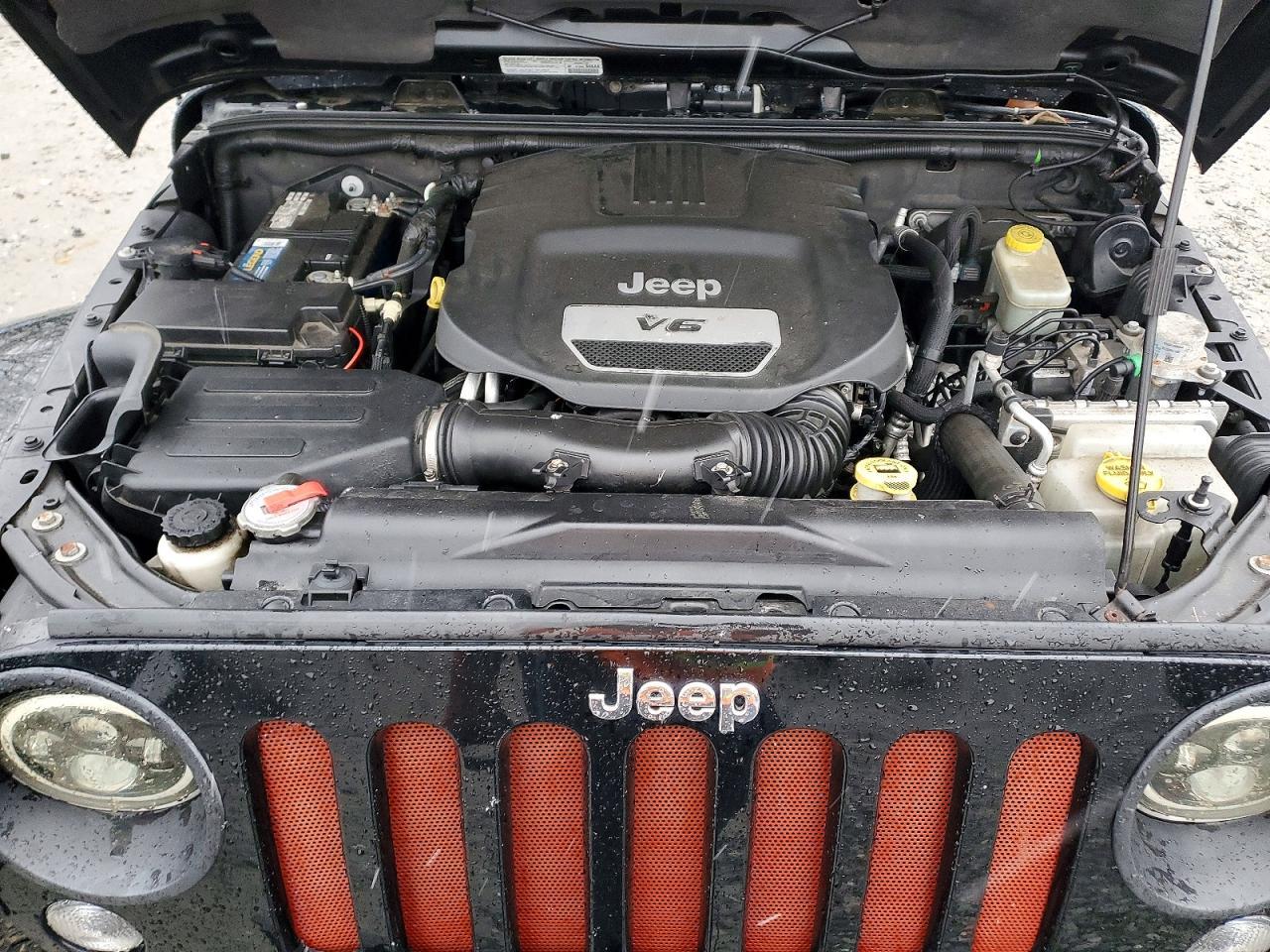 2014 Jeep Wrangler Unlimited Sahara - zdjęcie 11