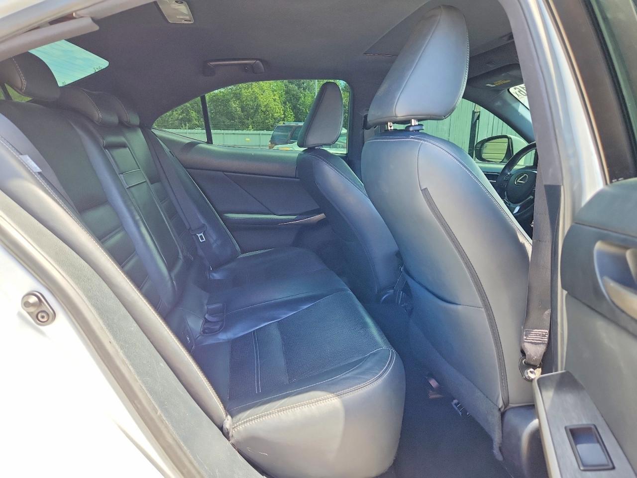2019 Lexus Is 300 - zdjęcie 10
