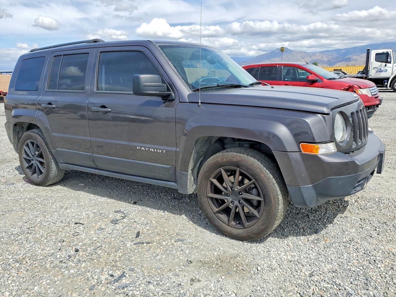 2016 Jeep Patriot Latitude - zdjęcie 4