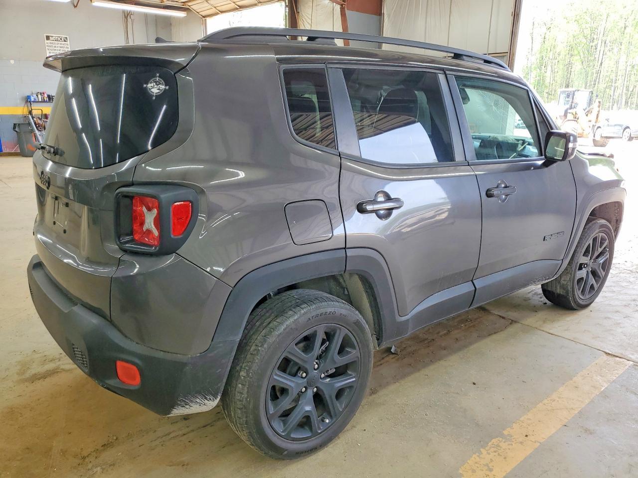 2016 Jeep Renegade Latitude - zdjęcie 3