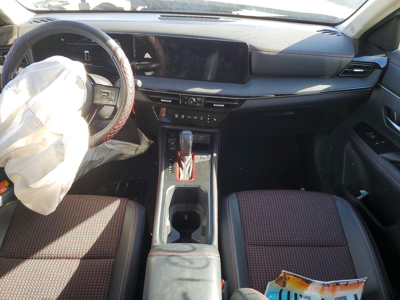 2025 Nissan Kicks Sr - zdjęcie 8