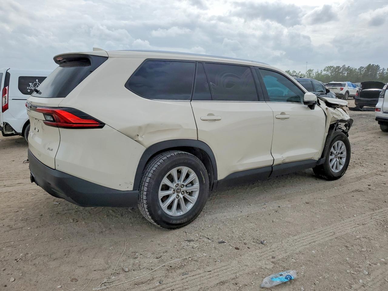 2024 Toyota Grand Highlander Xle - zdjęcie 3