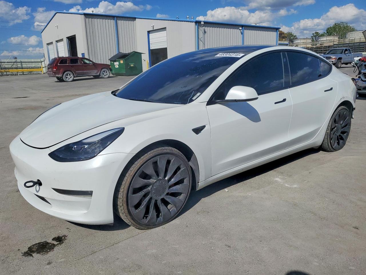2022 Tesla Model 3 - zdjęcie główne