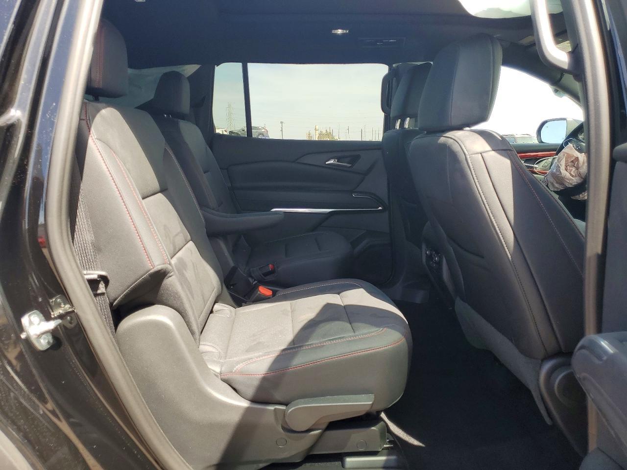 2026 Chevrolet Traverse Z71 - zdjęcie 11
