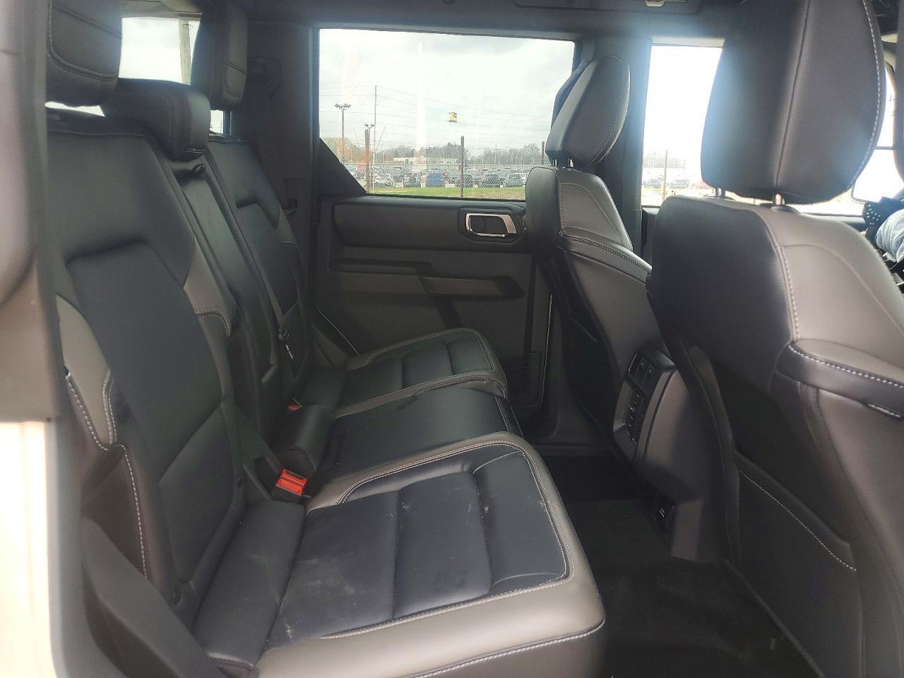 2025 Ford Bronco Outer Banks - zdjęcie 11