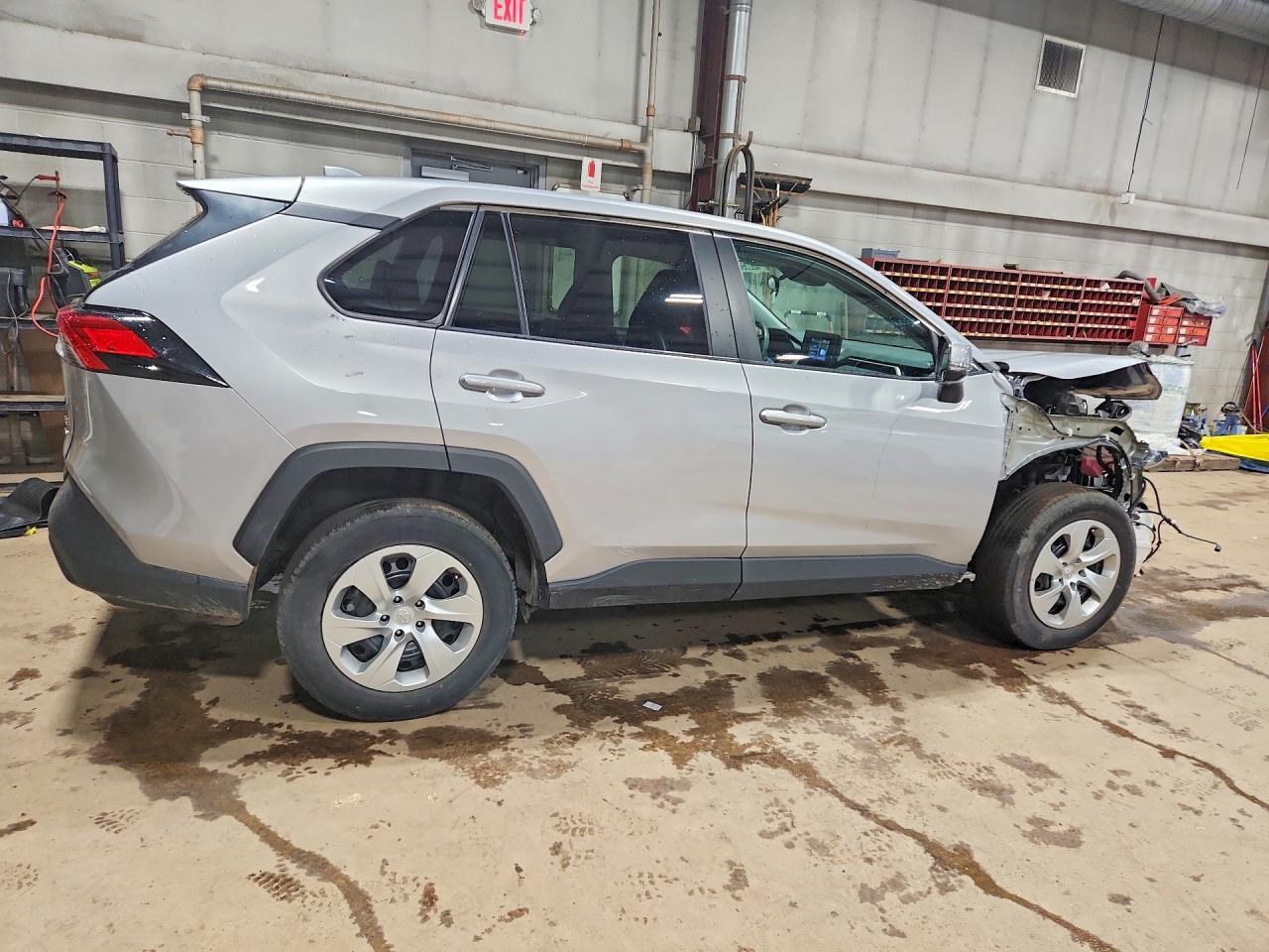 2022 Toyota Rav4 Le - zdjęcie 3