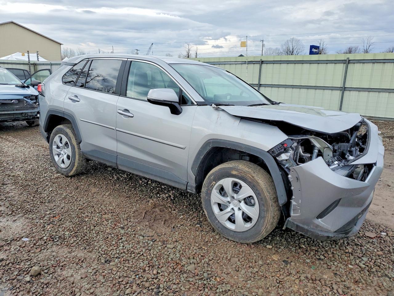 2025 Toyota Rav4 Le - zdjęcie 4