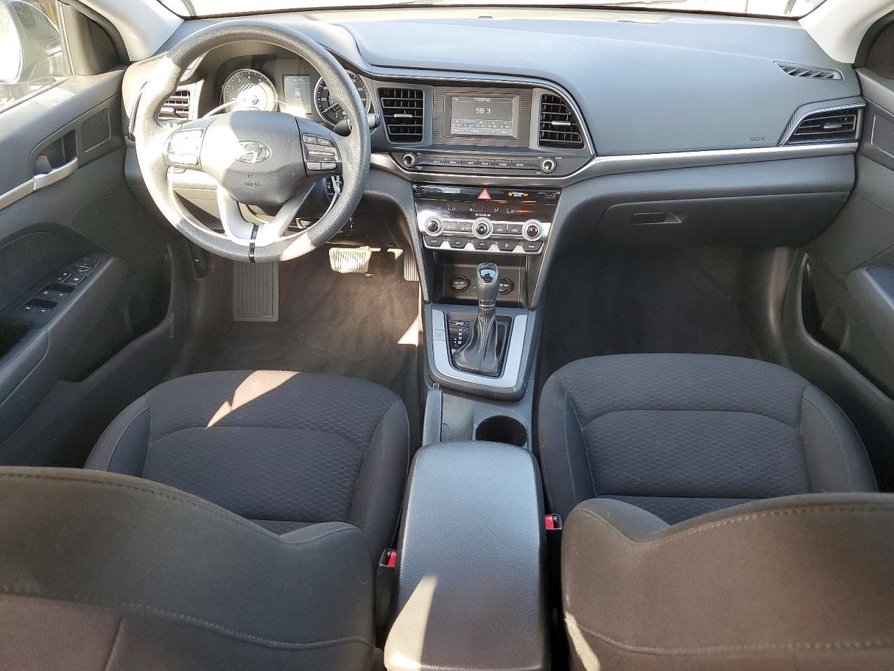 2020 Hyundai Elantra Se - zdjęcie 8