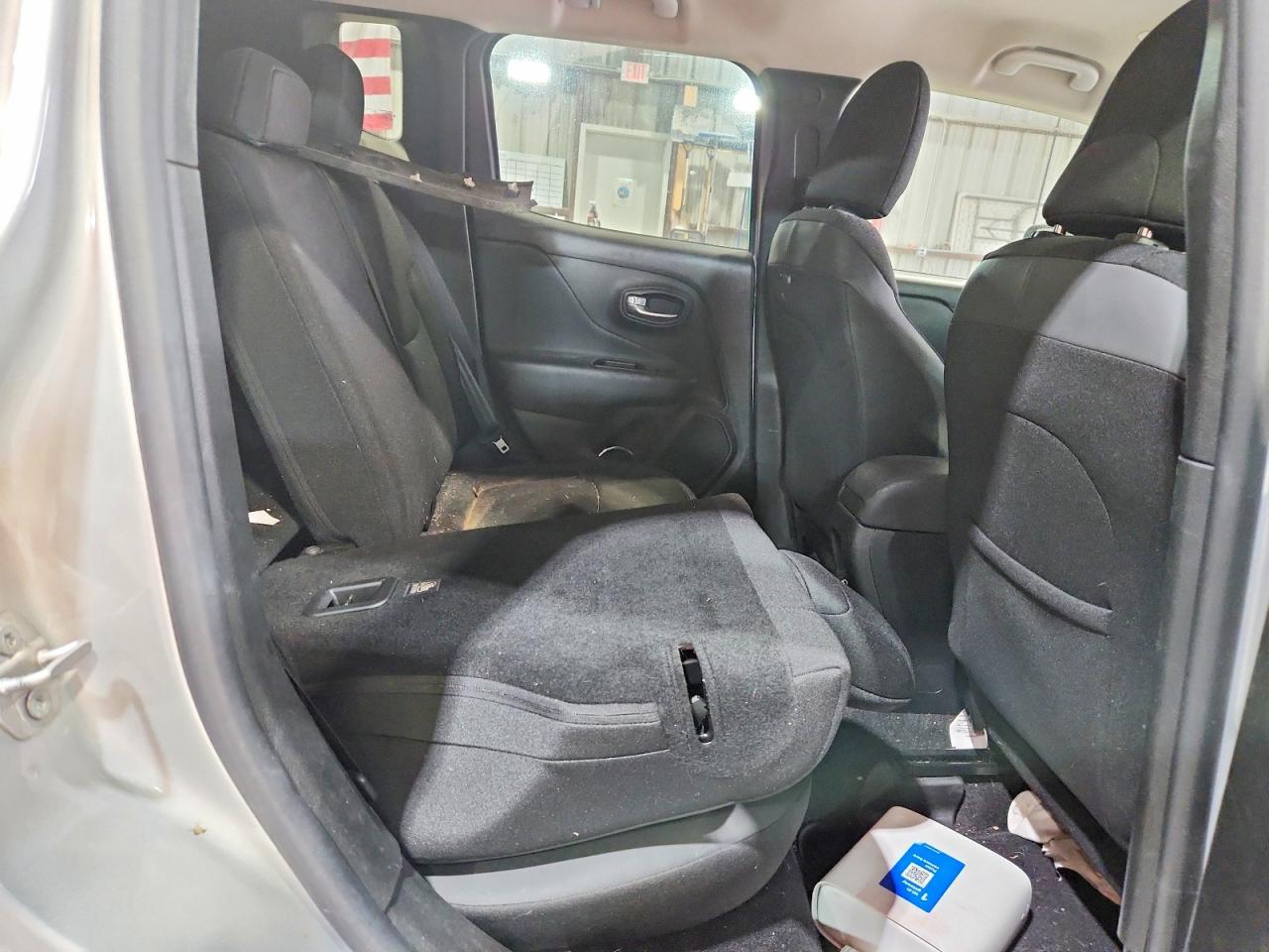 2020 Jeep Renegade Latitude - zdjęcie 11