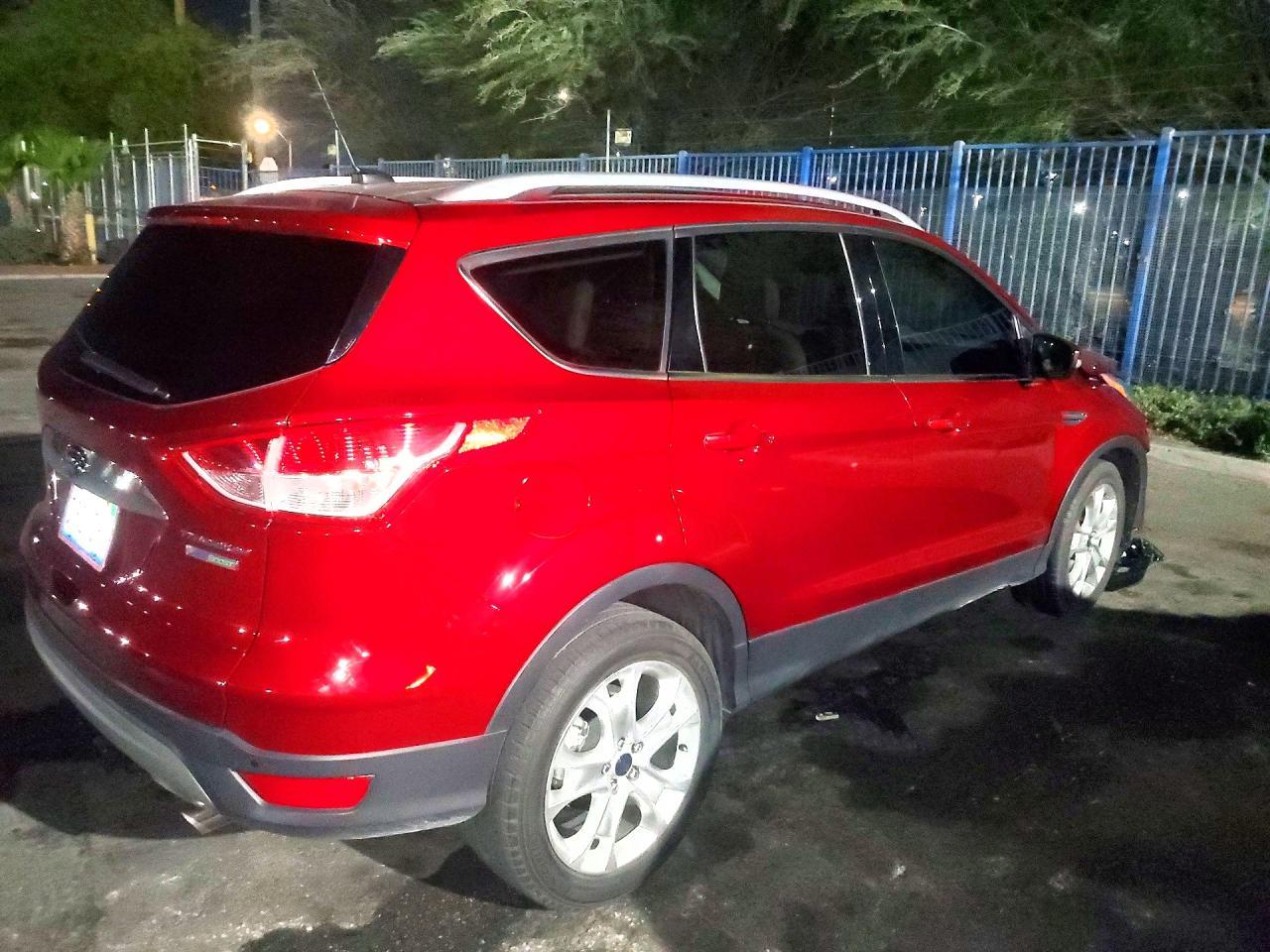 2016 Ford Escape Titanium - zdjęcie 3