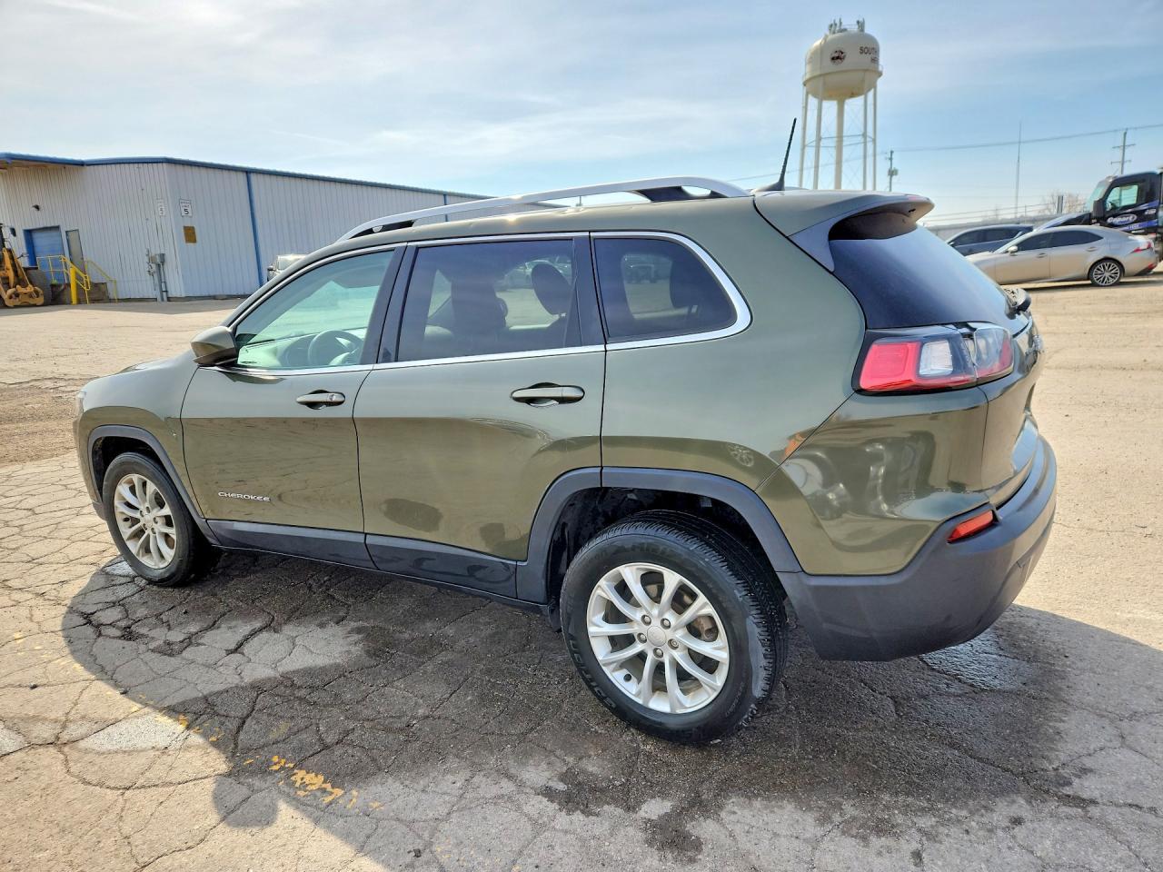 2019 Jeep Cherokee Latitude - zdjęcie 2