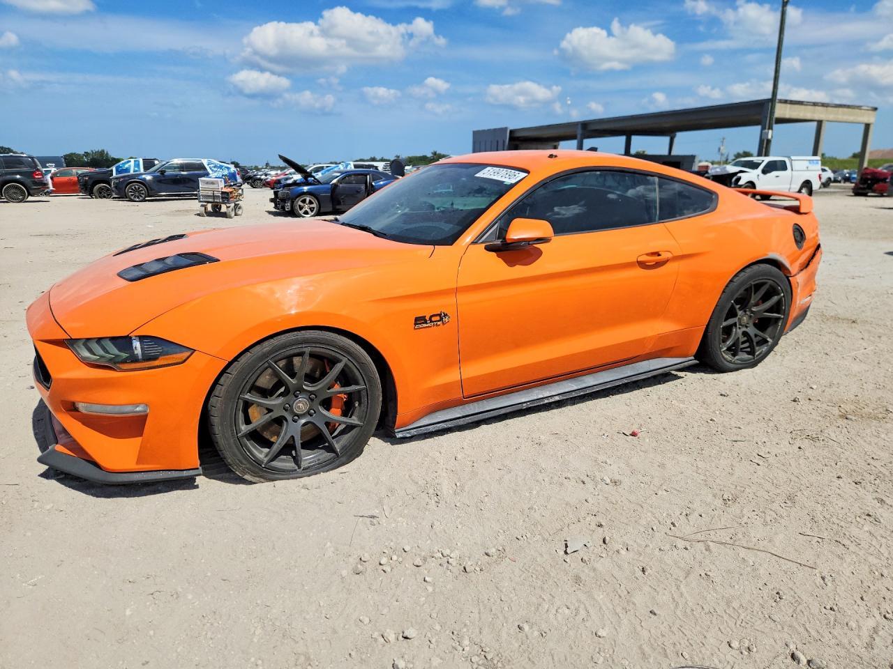 2020 Ford Mustang Gt - zdjęcie główne