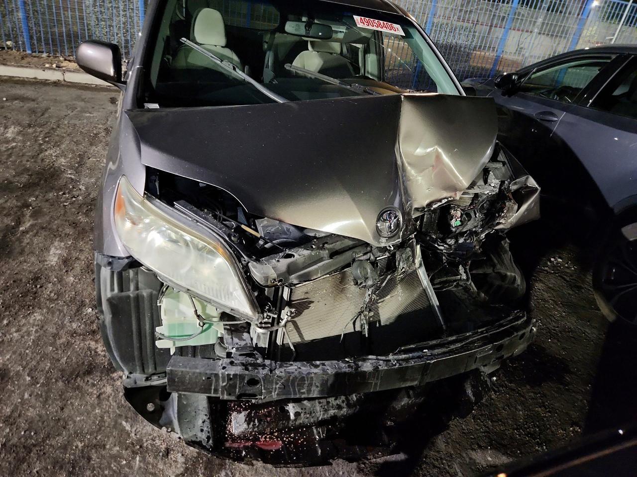2015 Toyota Sienna Le 8-Passenger - zdjęcie 5