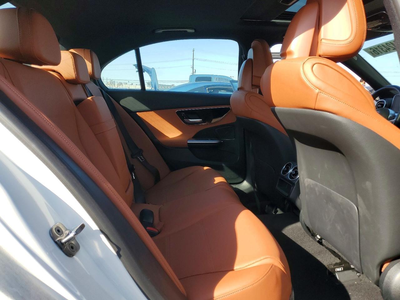 2024 Mercedes-Benz C 300 - zdjęcie 10