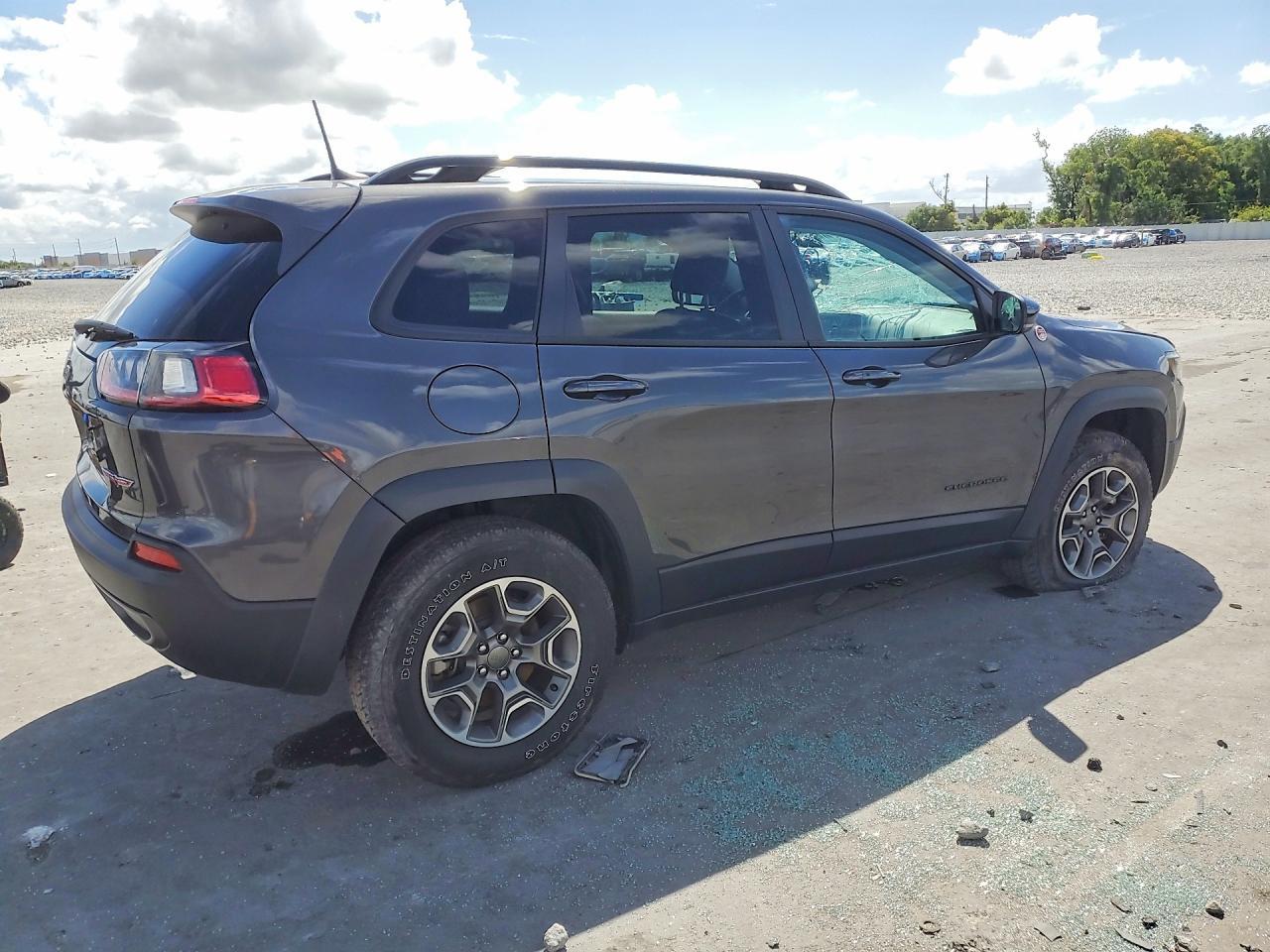 2022 Jeep Cherokee Trailhawk - zdjęcie 3