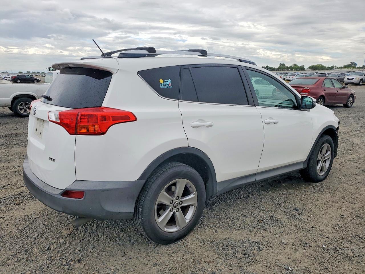 2015 Toyota Rav4 Xle - zdjęcie 3