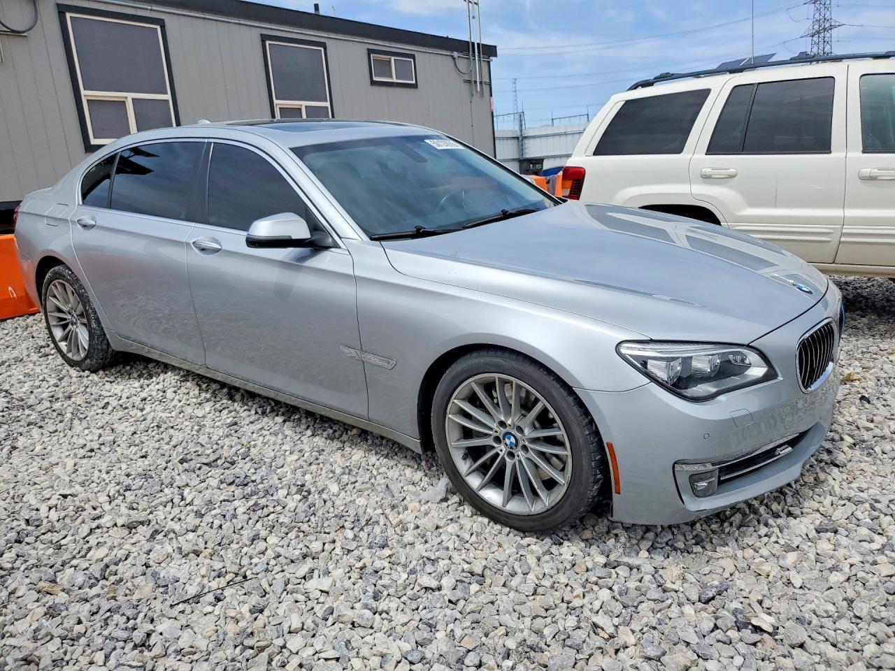 2015 BMW 750 Li - zdjęcie 4